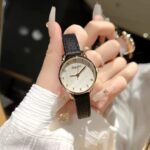 ⁦ساعة نسائية ماركة Kaqinuo بحزام جلد رقيق وبخمس الوان مختلفة⁩ - الصورة ⁦6⁩