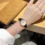 ⁦ساعة نسائية ماركة Kaqinuo بحزام جلد رقيق وبخمس الوان مختلفة⁩ - الصورة ⁦5⁩