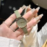 ⁦ساعة نسائية ماركة Kaqinuo بحزام جلد رقيق وبخمس الوان مختلفة⁩ - الصورة ⁦4⁩