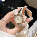 ⁦ساعة نسائية ماركة Kaqinuo بحزام جلد رقيق وبخمس الوان مختلفة⁩ - الصورة ⁦3⁩